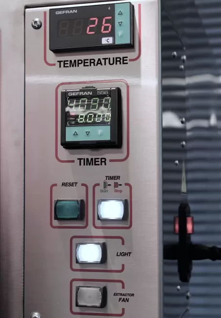 Máy kiểm tra khả năng cháy cho bảng điều khiển cao su và nhựa