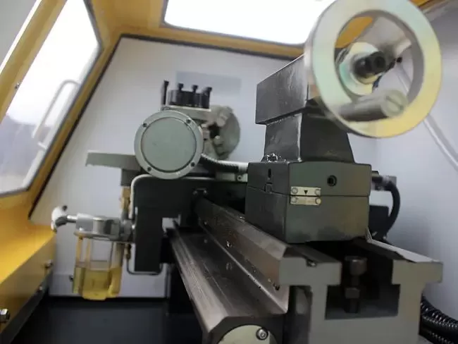 Máy tiện CNC mini để chuẩn bị mẫu kéo tròn – QualiLathe 210