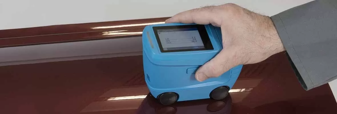 quét sóng 3 để đo độ bong tróc và DOI của lớp sơn phủ bóng cao cấp